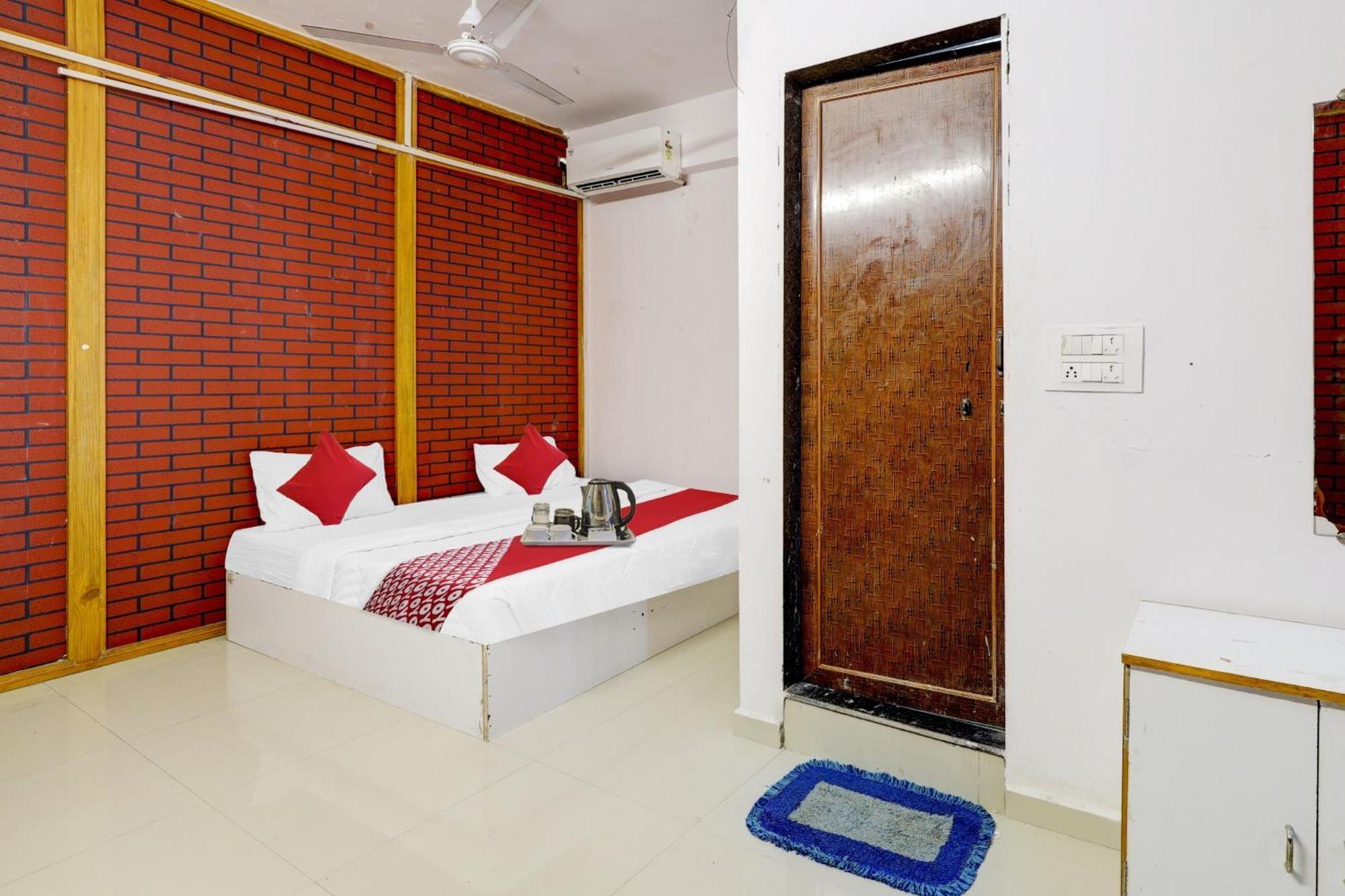 Hotel O Cozy Rooms Σουράτ Εξωτερικό φωτογραφία