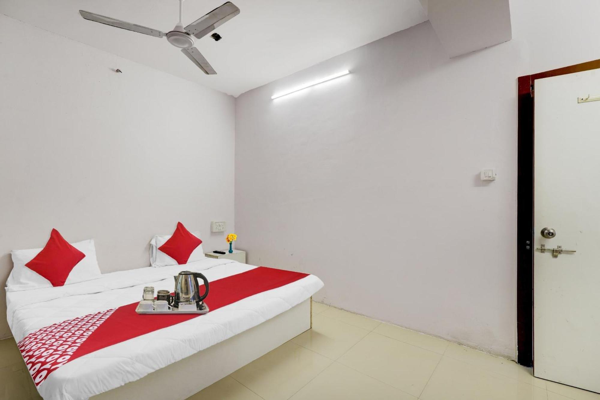 Hotel O Cozy Rooms Σουράτ Εξωτερικό φωτογραφία
