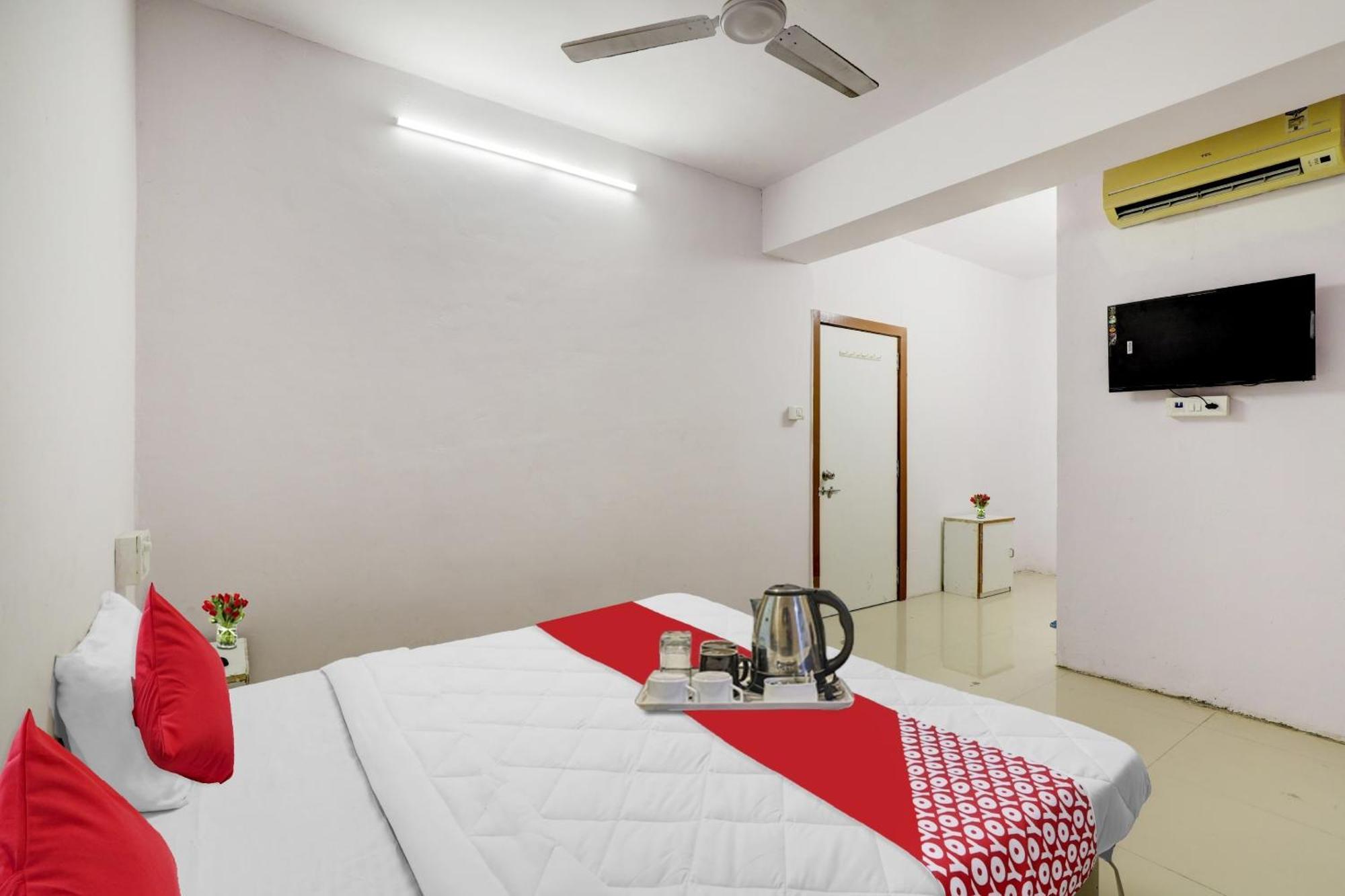 Hotel O Cozy Rooms Σουράτ Εξωτερικό φωτογραφία