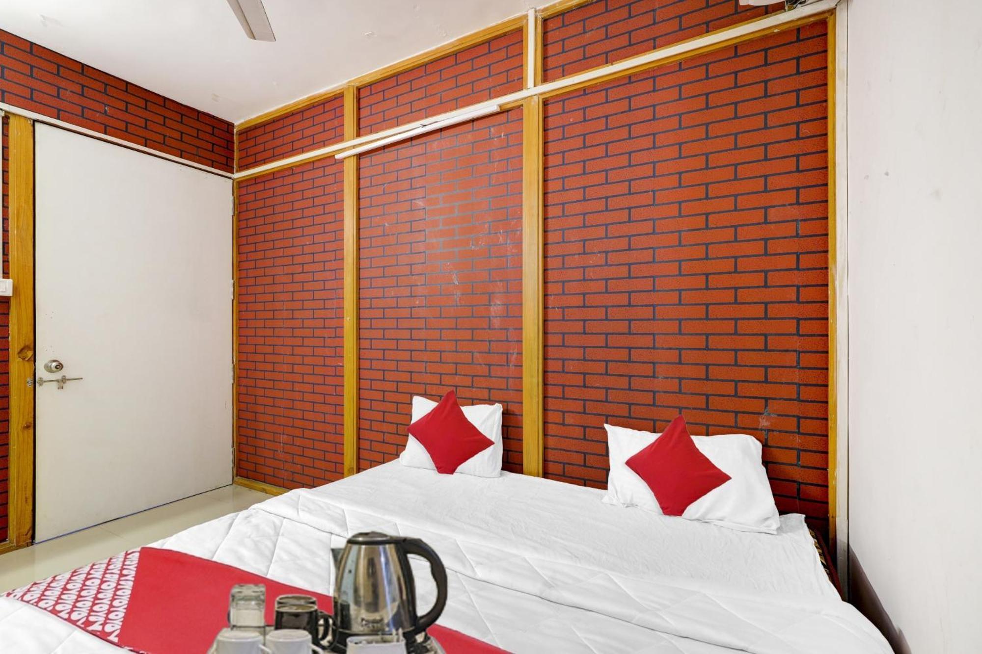 Hotel O Cozy Rooms Σουράτ Εξωτερικό φωτογραφία